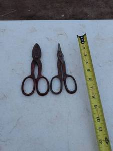 lot 279 image: 2 pairs of tin snips
