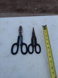 lot 280 image: 2 pairs of tin snips