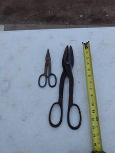 lot 281 image: 2 pairs of tin snips