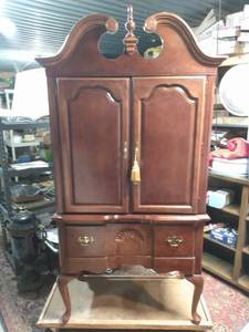 lot 289 image: colonial style TV armoire 39 in wide 22 inches deep 78 in tall