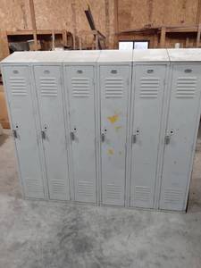 lot 295 image: set of 6 school lockers