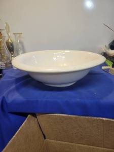 lot 1042 image: Wash bowl Needs clean