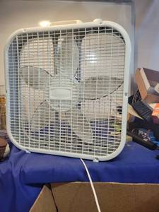 lot 1043 image: 20 3 speed Galaxy fan Works