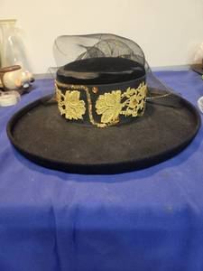lot 1052 image: Sonni felt hat