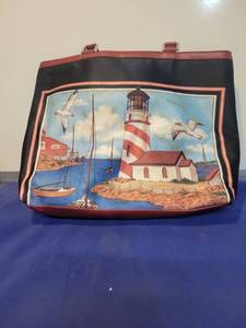 lot 1065 image: Lighthouse purse