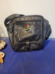 lot 1067 image: River palms bag