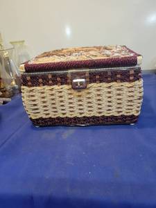 lot 1073 image: Sewing basket with supplies Top unwrapped