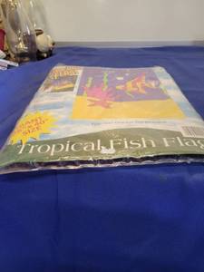 lot 1079 image: Giant flyin high flag 28 by 40 New and package
