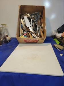 lot 1083 image: Flat of kitchen utensils and cutting board