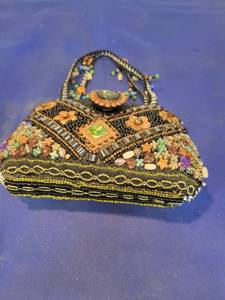 lot 1098 image: Evening beaded purse