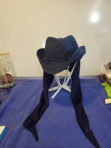 lot 1105 image: Hat