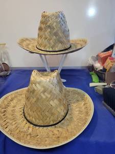 lot 1121 image: 2 straw hats