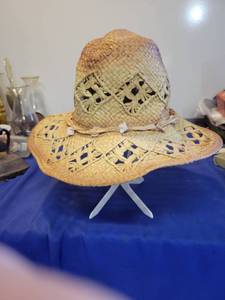 lot 1122 image: Hat