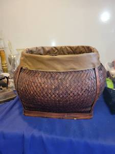 lot 1126 image: 10 by 12 wicker basket