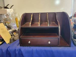 lot 1129 image: 17 by 11 12 Desk caddy