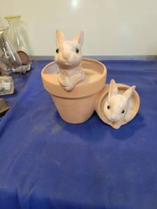 lot 1133 image: Rabbit clay pot