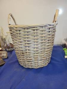 lot 1136 image: 11 by 12 basket