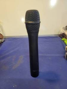 lot 1146 image: Microphone needs batteries