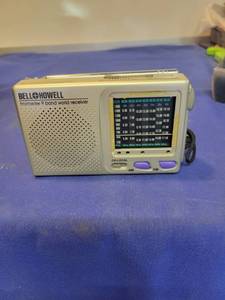 lot 1147 image: Bell and Howell 9 band world receiver untested