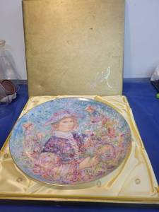 lot 1165 image: Hibel flower girl Provence plate