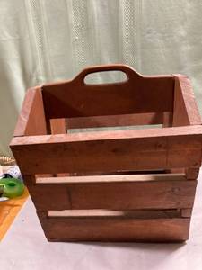 lot 7928 image: Magazine holder 12 x 14
