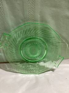 lot 7935 image: 12 x 10 12 green platter