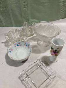 lot 7942 image: Assorted glassware
