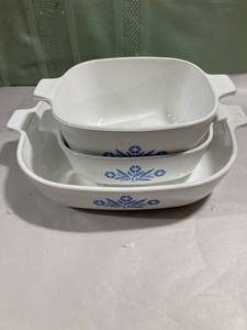lot 7948 image: Three piece Corningware items