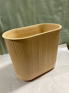 lot 7950 image: Ivory colored trashcan 12 x 6 12