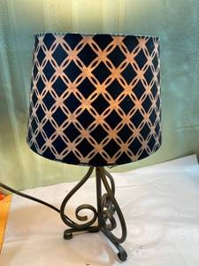 lot 7951 image: 17 x 10 lamp works