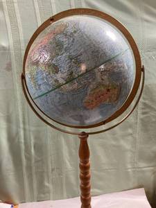 lot 7952 image: Globe 31�� x 14 wide