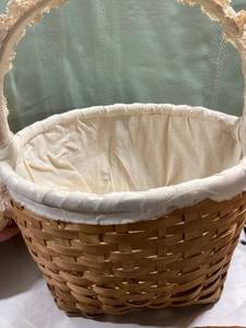 lot 7953 image: Large basket 16 x 10 with Bear
