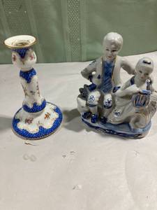 lot 7957 image: Victorian statue & 6�� vase