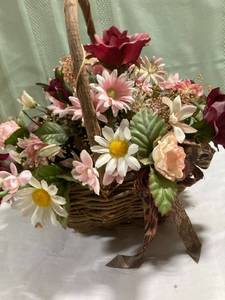 lot 7971 image: 12 x 11 flower basket
