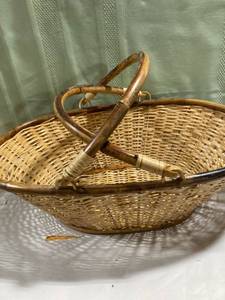 lot 7977 image: 19 x 12 12 over basket with handles
