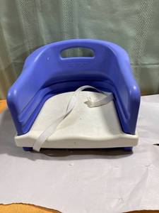lot 7982 image: Adjustable booster seat