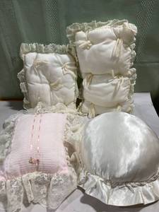 lot 7985 image: Assorted decorative pillows biggest is 11 inches