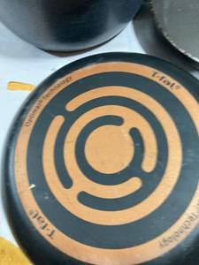 lot 7990 image: 2 Skillets and 1 pan