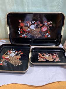 lot 7994 image: Three-piece set peacock trays 18 12 inches wide