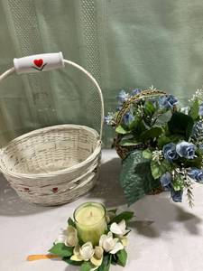 lot 7997 image: Miscellaneous baskets of flowers and candle