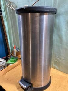 lot 9676 image: 24 x 12 step on trashcan