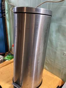 lot 9677 image: 25 12 x 12 step on trashcan
