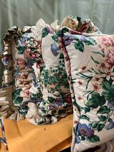 lot 9678 image: (3) Decorative pillows to with material around it one without