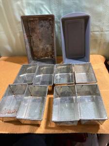 lot 9684 image: Assorted cake pans