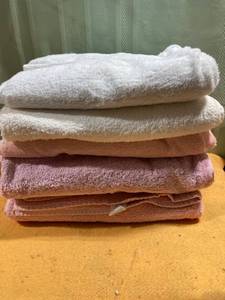 lot 9698 image: (2) Bath sheets three regular towels
