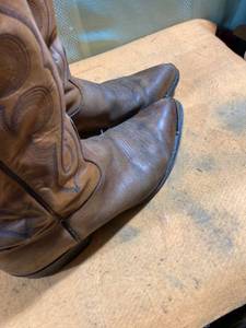 lot 9714 image: Boots 9D