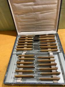 lot 9718 image: Steak knives 12 each size