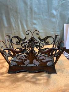 lot 9725 image: Metal basket Top is 14 and 7 12