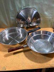 lot 9736 image: (2) 10 inch skillets 1 lid