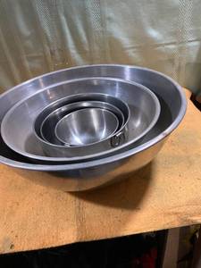 lot 9737 image: 16 x 6 largest of the metal bowls (5)